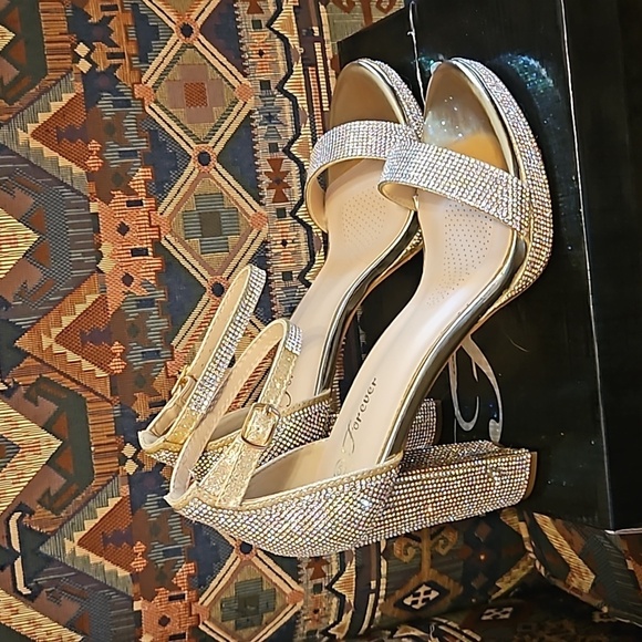 FOREVER 21 Rose Gold Rhinestone Strappy Chunky High Heel Holiday Josina Pumps 9 - Picture 5 of 16